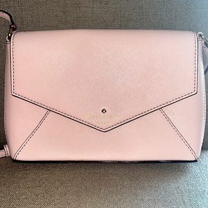 Kate Spade: Crossbody bag.
